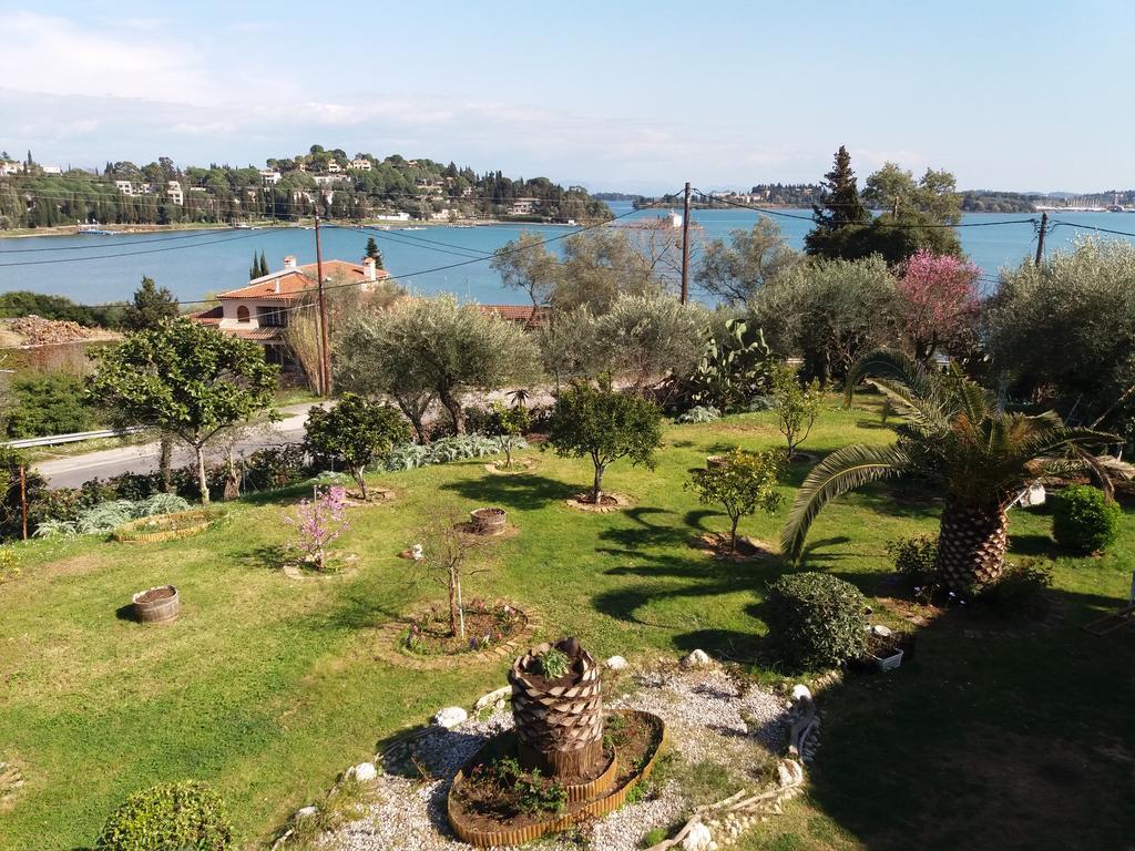 Athineos Apartments Комено Екстериор снимка