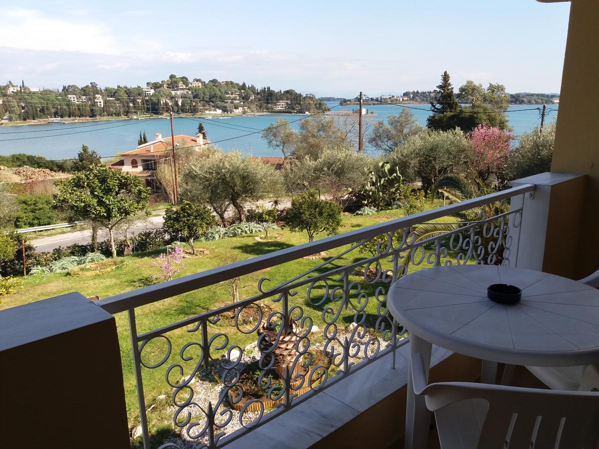 Athineos Apartments Комено Екстериор снимка