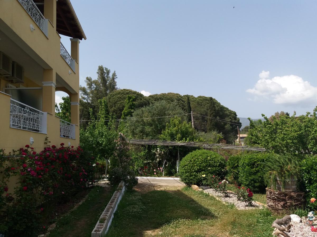 Athineos Apartments Комено Екстериор снимка
