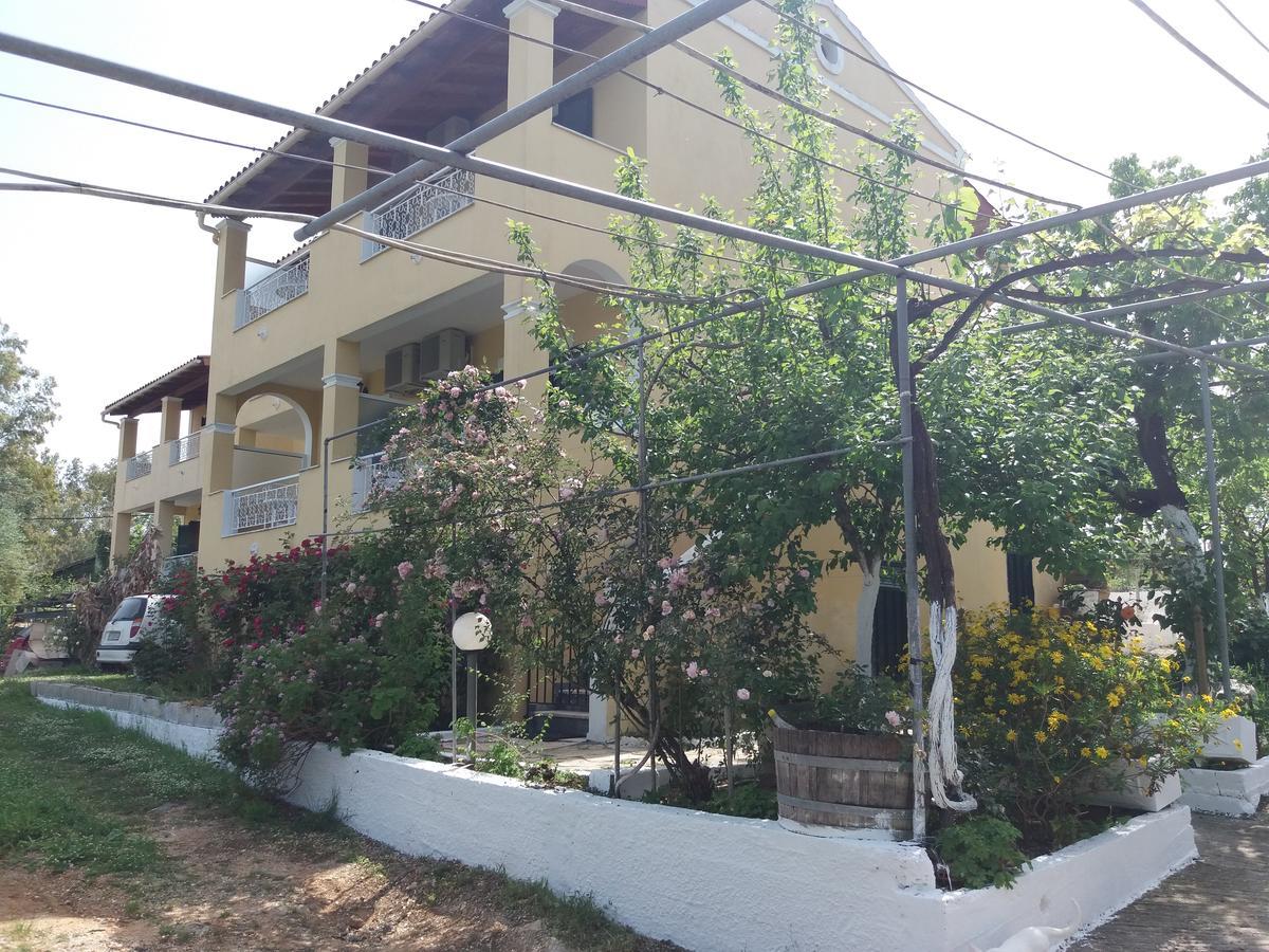 Athineos Apartments Комено Екстериор снимка