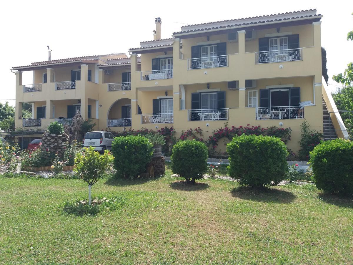 Athineos Apartments Комено Екстериор снимка