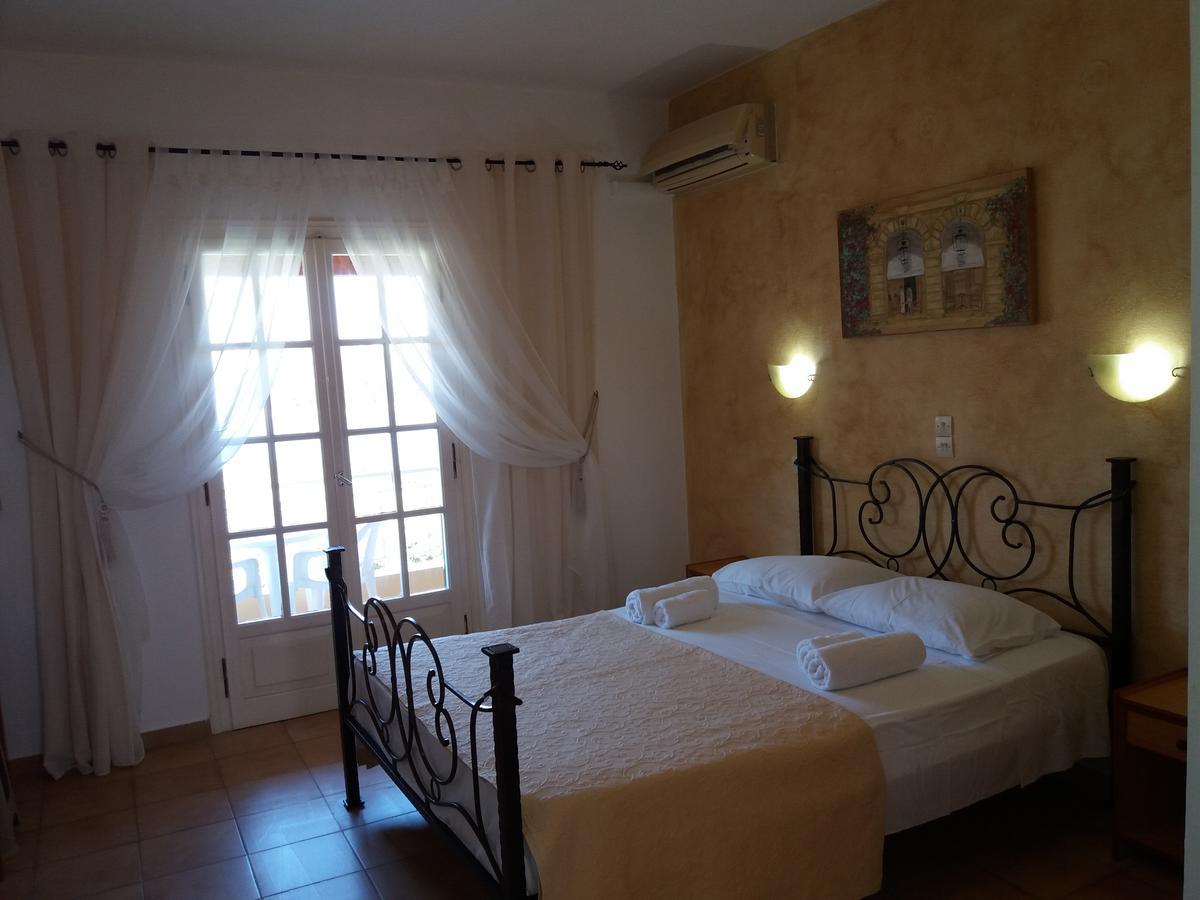 Athineos Apartments Комено Екстериор снимка